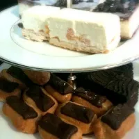 Snapdishの料理写真:cheesecakes, eclaires & brownies|farah leeさん