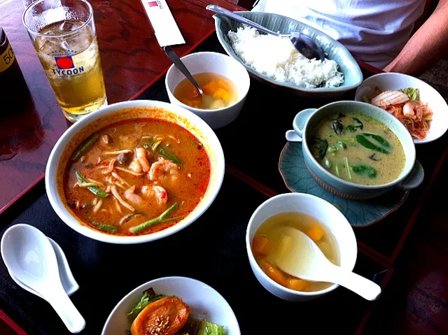 Snapdishの料理写真:トムヤムクンラーメン＆グリーンカレー|かおりさん