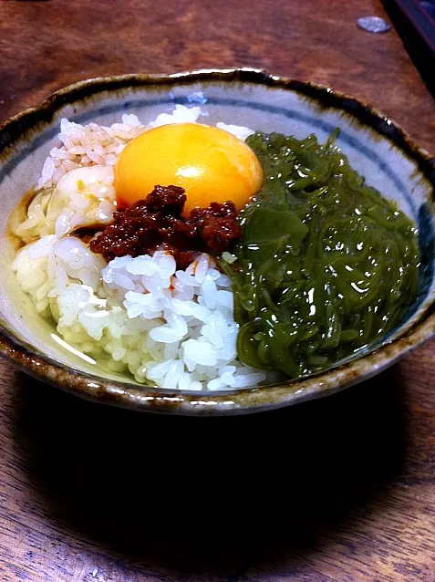 朝飯！メカブ卵ラー油丼！|IKUO FURUSAWAさん