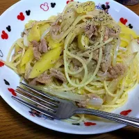 Snapdishの料理写真:じゃがいもと玉ねぎのツナパスタ|じゅんけるさん