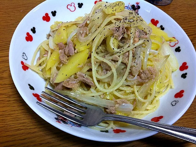 Snapdishの料理写真:じゃがいもと玉ねぎのツナパスタ|じゅんけるさん