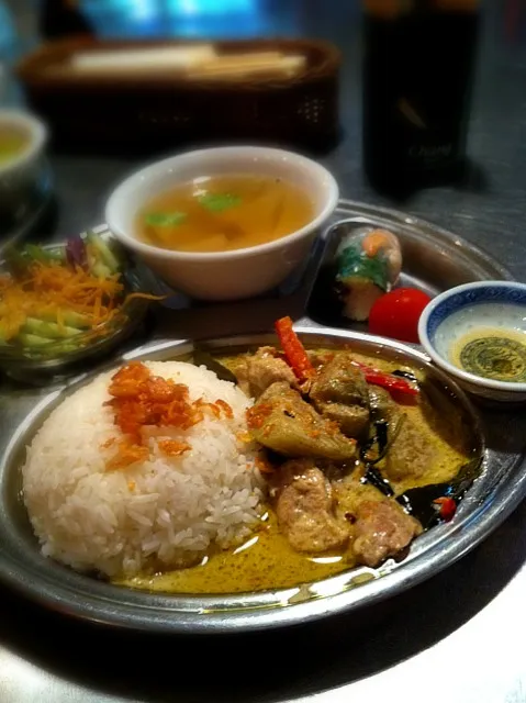 Kickass green curry plate.|John Vsさん