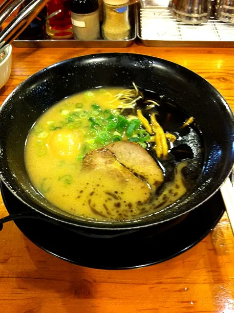 Snapdishの料理写真:焦がしニンニク黒ラーメン|Paaaさん