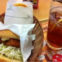 Snapdishの料理写真:【念願の】チキン南蛮バーガー、モスにて。|Sarari_Cさん