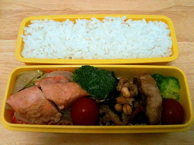 Snapdishの料理写真:2011.09.22☆お弁当(鮭のちゃんちゃん焼き)|ゆきさん