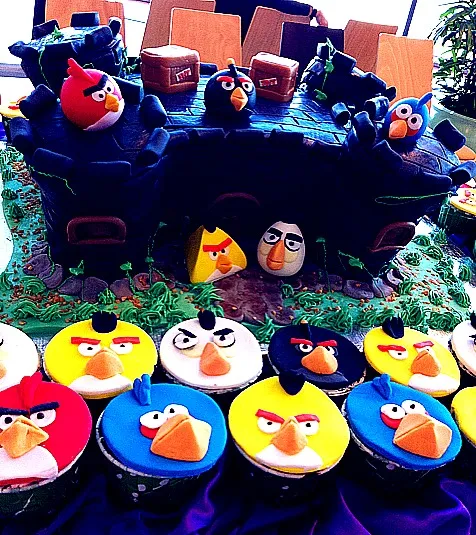 Angry Birds cupcakes for Finnair A340|マリーSOHさん