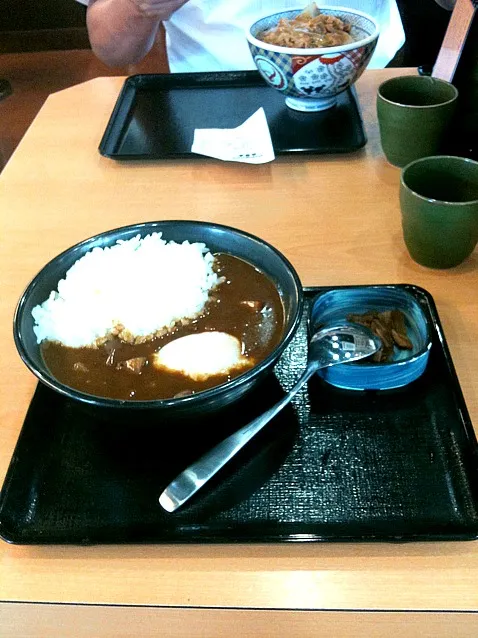 Snapdishの料理写真:吉野家 うま辛カレーin温卵|Ochamusさん