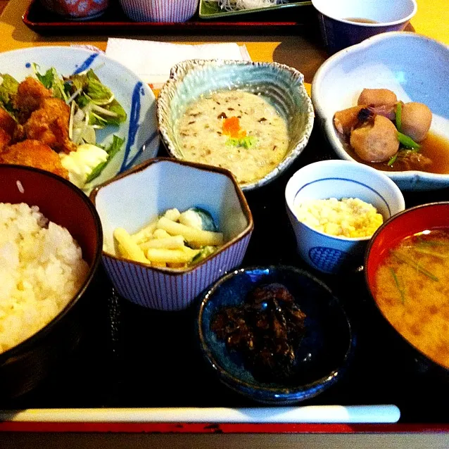 日替り定食〜唐揚げ・とろろ・里芋〜|じょりーさん