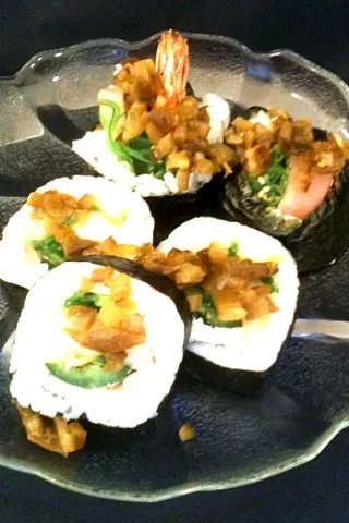 spicy yellowtail and tempura shrimp maki|Brett DeHartさん