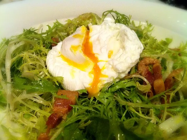 Salade Frisee aux Lardons et Oeuf Poche|Soiさん