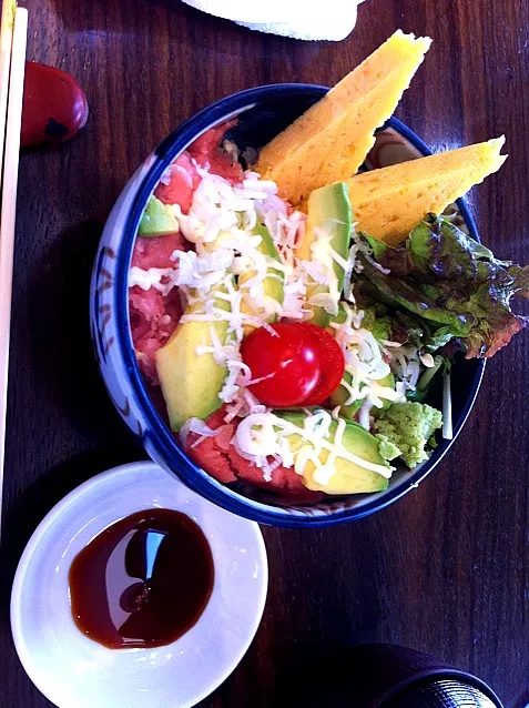 Snapdishの料理写真:ねぎまぐろアボカ丼|yumiさん