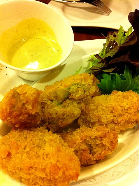 Snapdishの料理写真:deep fried oyster|mikko tanさん