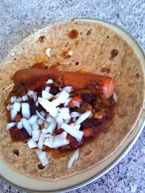 Chili Dog Wrap with home-made chili for lunch|mamakumiさん