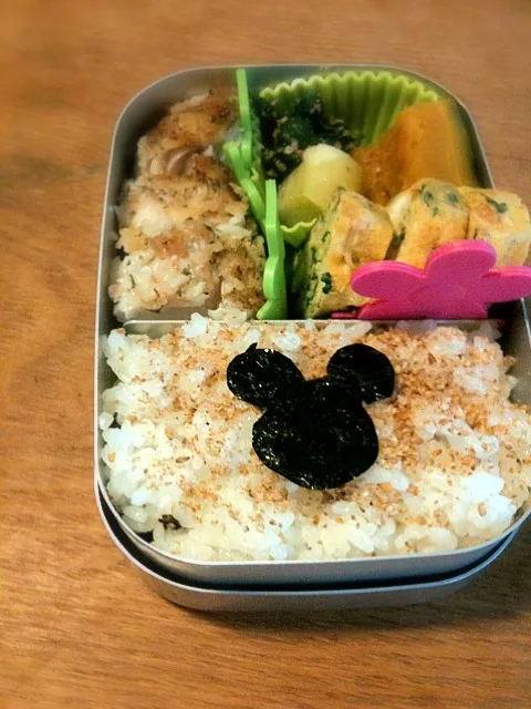 ミッキーマウス弁当。ゆがんでるけど（汗）|dan_mesiさん