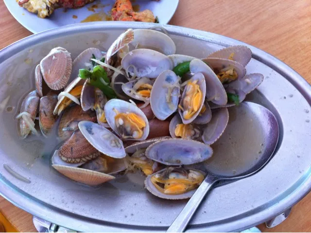 Snapdishの料理写真:Clams In Clear Broth|Valerie Wongさん