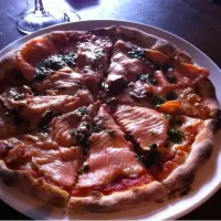 Snapdishの料理写真:Salmon Pizza With Truffle Toppings|Valerie Wongさん