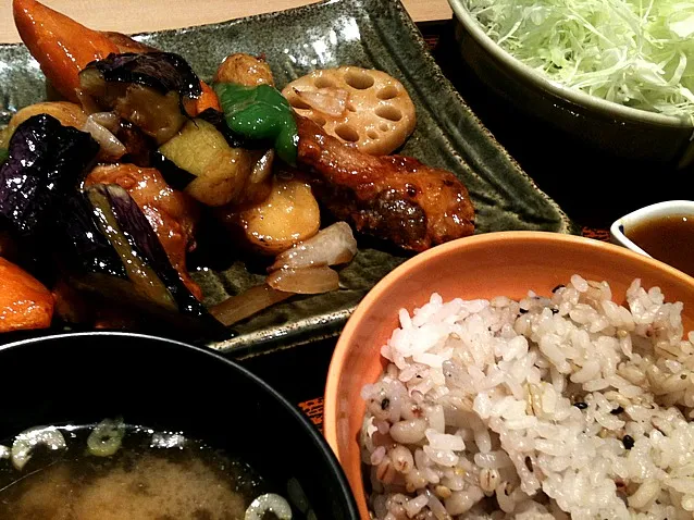 真鱈の黒酢あん定食。どうしても味噌汁が飲みたくて。|junko koyanagiさん