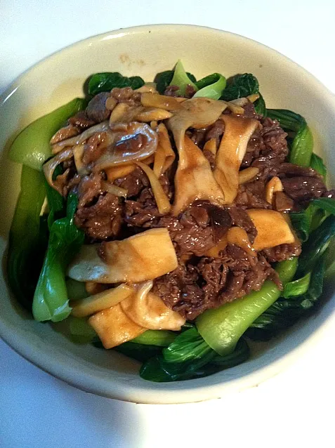 Snapdishの料理写真:beef with mushroom and oyters sauce|jennifer yoshidaさん