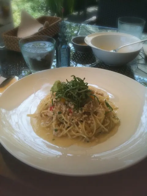 夏野菜と挽肉の冷製ワサビソースパスタ|たけななさん