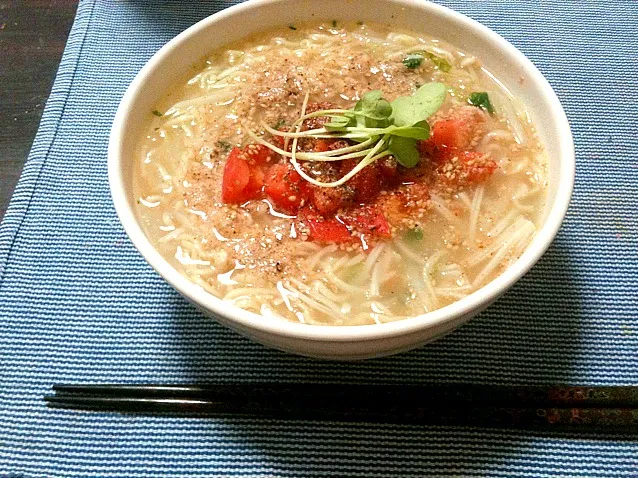 塩ラーメン トマト檸檬に胡椒たっぷり|kiriさん