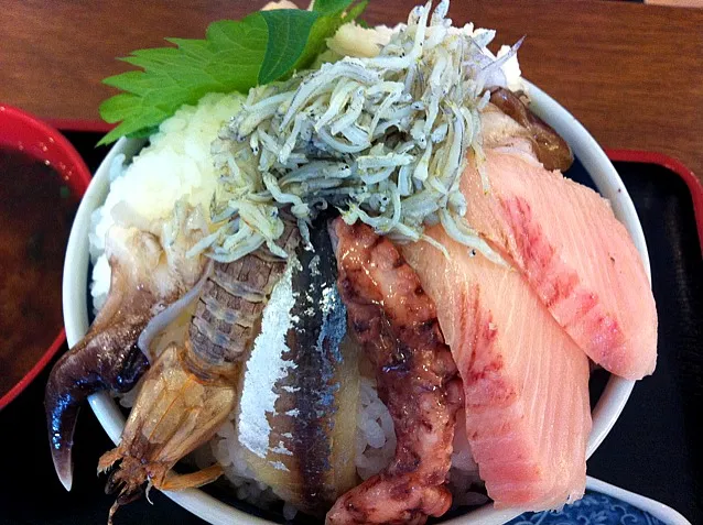 Snapdishの料理写真:地魚丼|naonaochanさん