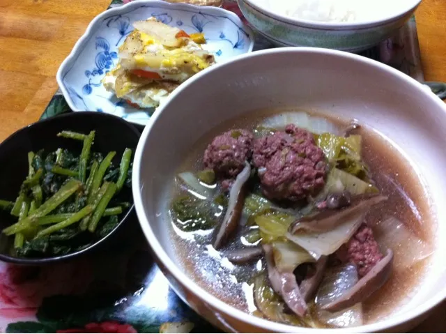 本日の晩御飯 肉団子スープ スペイン風オムレツ 小松菜胡麻和え|chiemi kanoさん