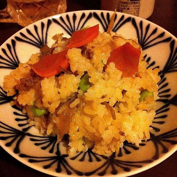 牛肉とごぼうと枝豆のまぜご飯。秋はやっぱり炊き込みとか、混ぜごはんって感じ。おいしくできました|もづくさん