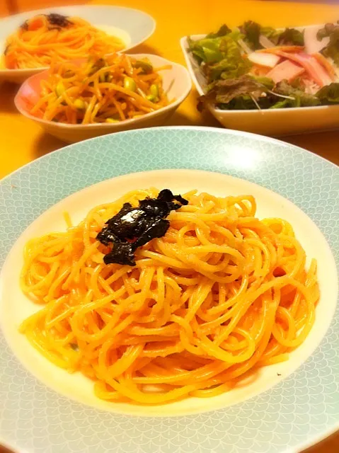 Snapdishの料理写真:朝ごはん。明太子パスタ、ハムサラダ、豆もやしのナムル。|liccaさん