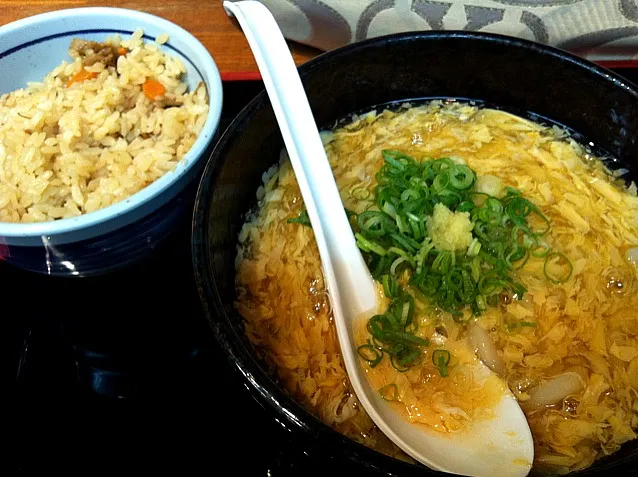 Snapdishの料理写真:鶏卵うどん+かやくご飯|ちさにゃん＊さん