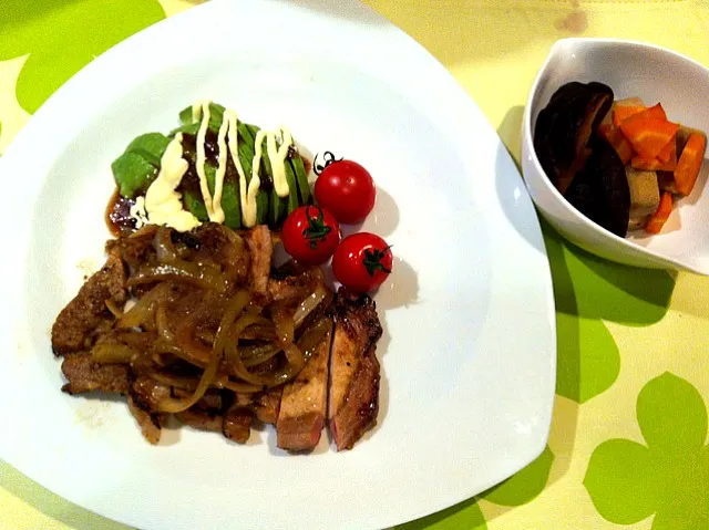 豚肉のあっさりステーキ＊椎茸＆高野豆腐の煮物|かーねさん