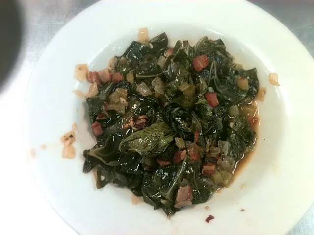 sauteed spinched with garlic, pine nuts, red pepper flakes, brown sugar and bacon bits!|eleni rae mcclellanさん