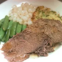 roast beef, blanched snow peas, sauteed pearl onions, and potato latkes!|eleni rae mcclellanさん