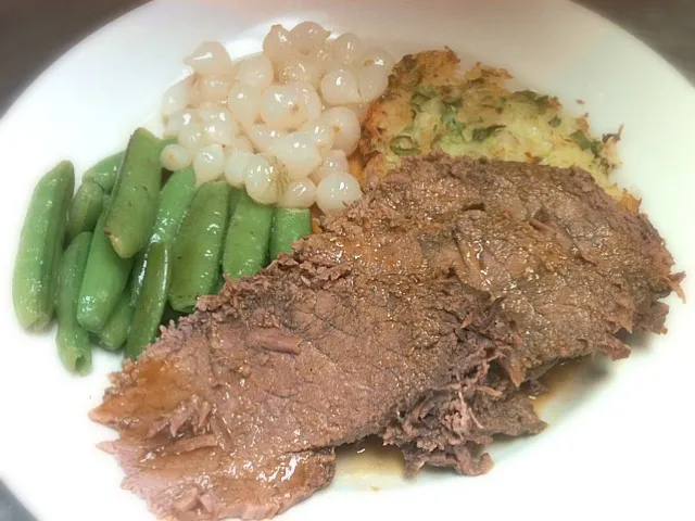 roast beef, blanched snow peas, sauteed pearl onions, and potato latkes!|eleni rae mcclellanさん