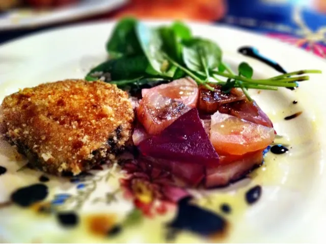 Snapdishの料理写真:heirloom beat salad with baked breaded goat cheese, watercress, shallots, balsamic reduction and basil oil|mathilde goldschmidtさん