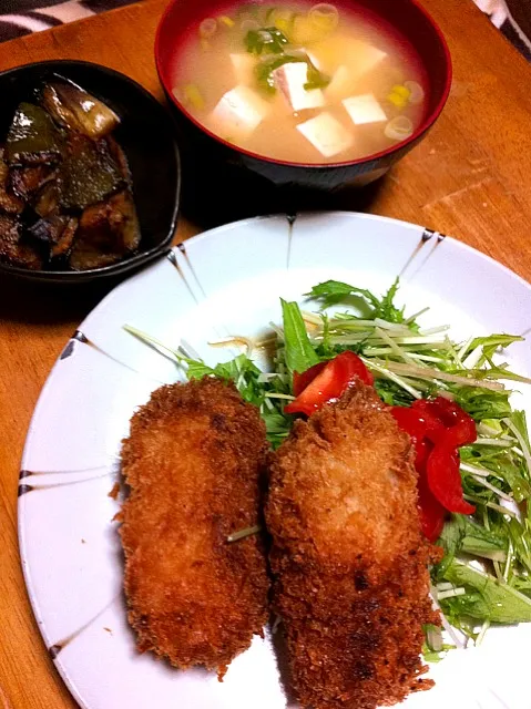 かにクリームコロッケ 水菜サラダ ナスとピーマンの油炒め 豆腐のお味噌汁|chiemi kanoさん