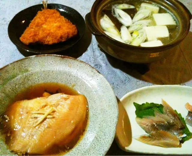 Snapdishの料理写真:カレイの煮付け、アジふらい、イワシの刺身、湯豆腐|純さん