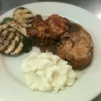 grilled zuchinni fried chicken with pan gravy and whipped potatoes|eleni rae mcclellanさん