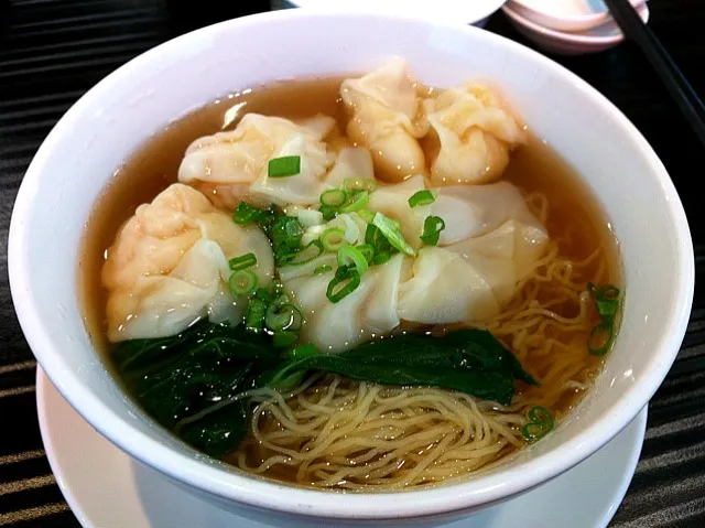 Snapdishの料理写真:Shrimp wanton noodles|Amanda Hwangさん