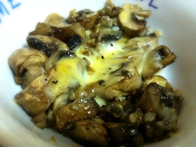 Portobello mushrooms w cheddar & mozzeralla cheese.|Monstaaaa さん