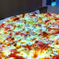 Snapdishの料理写真:hawaiian pizza!|kathy cheongさん