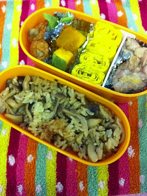 本日のお弁当。ご飯はキノコとフジッコの塩昆布を一緒に炊いただけ（笑）。|まりもさん