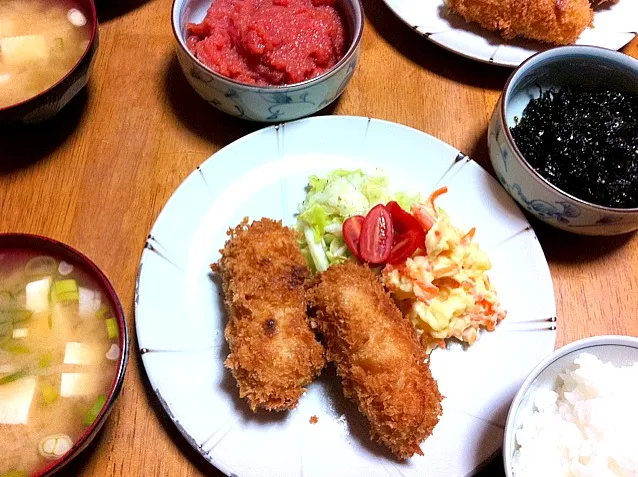 クリームコロッケ、キャベツサラダ、ポテトサラダ、豆腐のお味噌汁、韓国ノリ、明太子|chiemi kanoさん