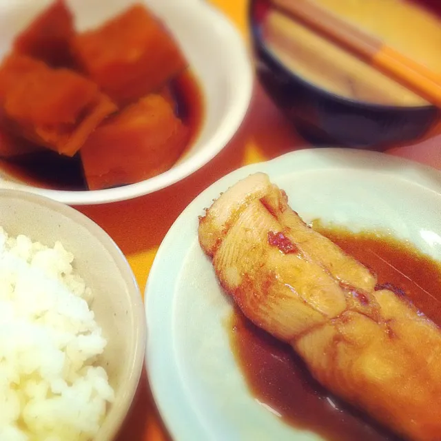 カレイの煮付けと、カボチャの煮物。味噌汁も♪♪|ramuta mitohiさん