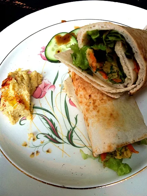 Snapdishの料理写真:falafel con pita|karinaさん