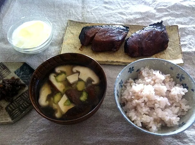 鰤の照り焼き、椎茸・すだちのお味噌汁、蜆の佃煮、ごはん、ヨーグルト #asagohan|s_bosatsuさん