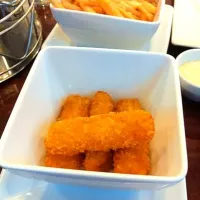 Fish stick + french fries|monita koyさん