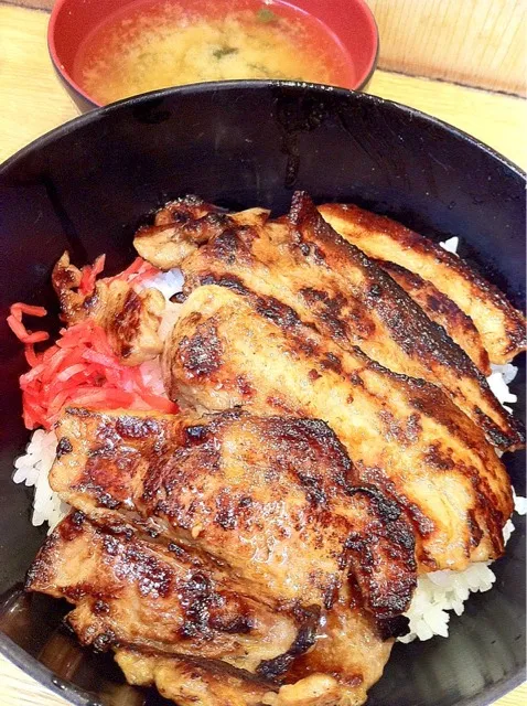 Snapdishの料理写真:焼肉ライス。 #昼ごはん #昼飯 #ランチ #丼|Takashi H.さん