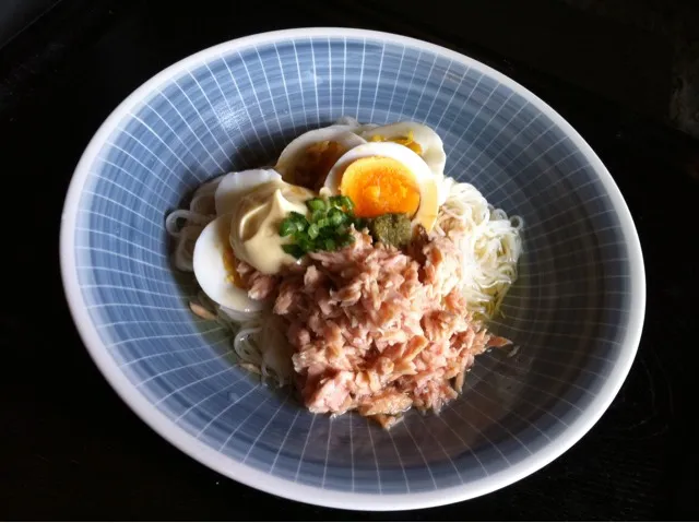 遅めの昼ごはん  ツナマヨそうめん|てつこさん