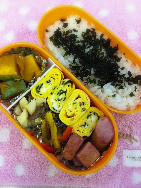 本日のお弁当。卵焼きがでっかくなったので、縦に詰めました（笑）|まりもさん