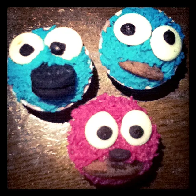 cookie monster cupcakes w one other self created monster|myleneさん